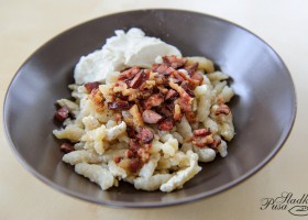 Bryndzové halušky se slaninou a klobásou